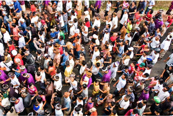 An image of a crowd.